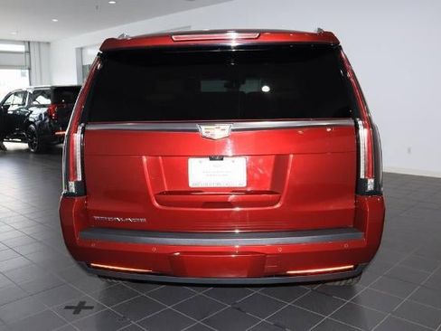 Used 2019 Cadillac Escalade Platinum image 4