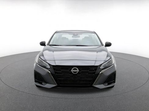 Used 2025 Nissan Altima 2.5 SV FWD image 2