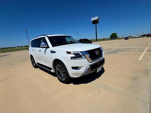 Used 2023 Nissan Armada Platinum w/ Captain's Chairs Package RWD image 4
