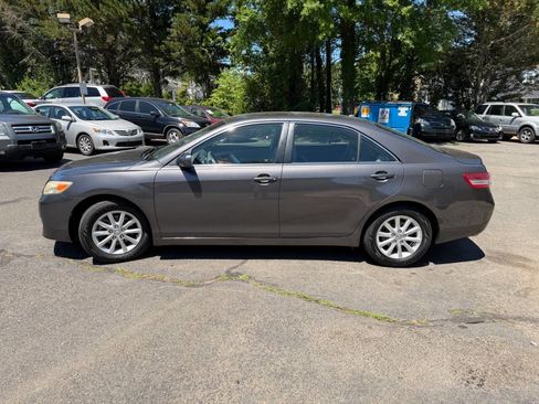 Used 2010 Toyota Camry XLE FWD image 4