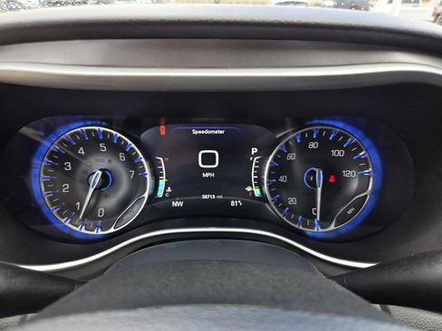 Used 2025 Chrysler Pacifica Select FWD image 8