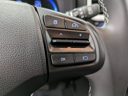 Certified 2024 Hyundai Venue Limited image 17