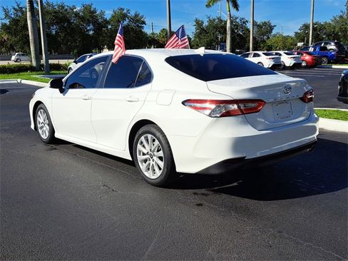 Used 2020 Toyota Camry LE image 6