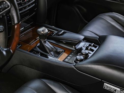 Used 2021 Lexus LX 570 4WD w/ Luxury Package image 28
