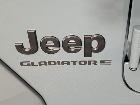 New 2025 Jeep Gladiator Willys image 10