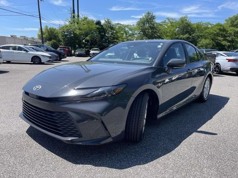 Used 2025 Toyota Camry LE FWD image 7