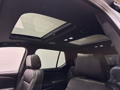 Used 2023 Chevrolet Traverse RS image 39