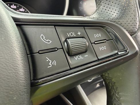 Used 2022 Alfa Romeo Stelvio Ti AWD/4WD image 30