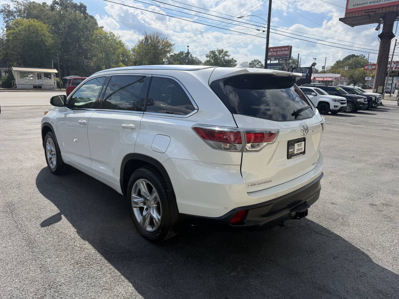 Used 2015 Toyota Highlander Limited Platinum AWD/4WD image 2