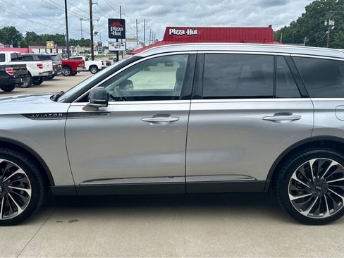 Used 2021 Lincoln Aviator Reserve w/ Equipment Group 202A AWD/4WD image 4