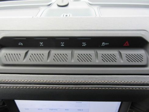 New 2025 Ford Bronco Badlands image 17