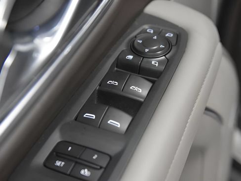 Used 2021 Chevrolet Tahoe LT w/ Luxury Package RWD image 17