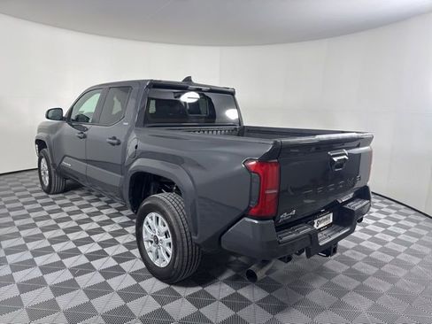 Used 2025 Toyota Tacoma SR5 image 5