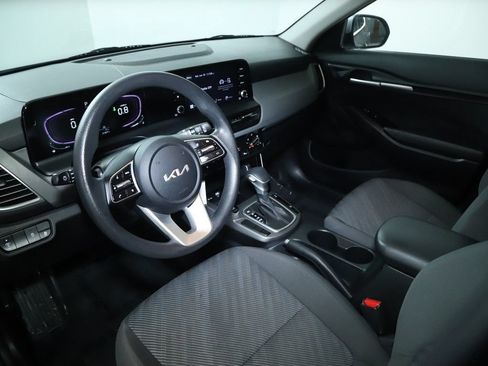Used 2024 Kia Seltos LX AWD/4WD image 18