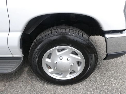 Used 2012 Ford E-350 and Econoline 350 XLT RWD image 32