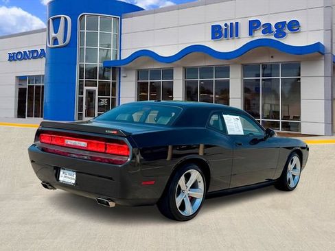 Used 2009 Dodge Challenger SRT8 RWD image 4