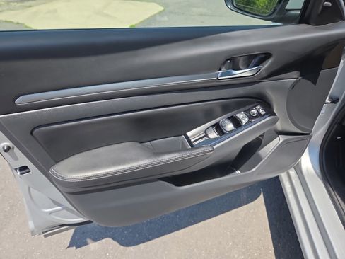 Used 2023 Nissan Altima 2.5 SV image 14