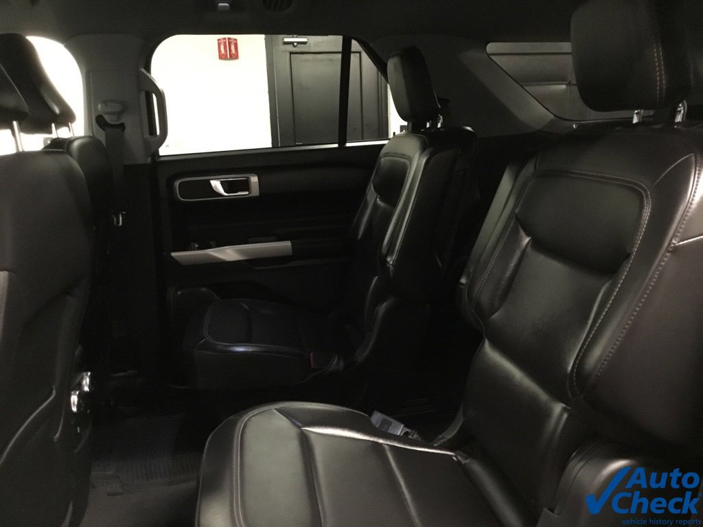 Used 2022 Ford Explorer XLT w/ Equipment Group 202A AWD/4WD image 31