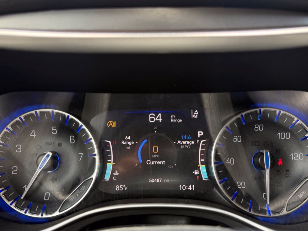 Used 2022 Chrysler Pacifica Touring-L FWD image 17