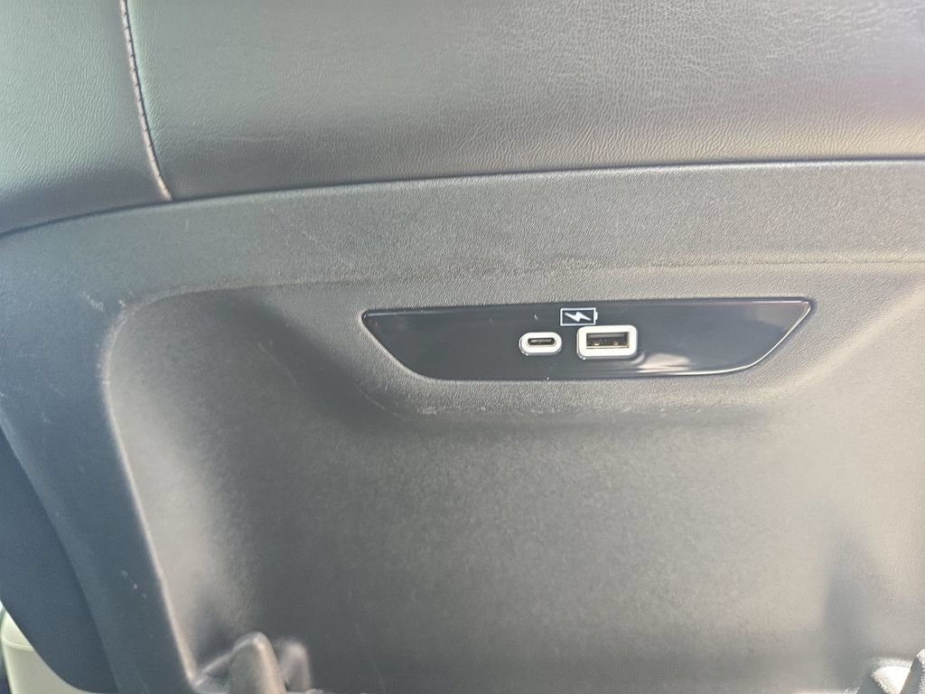 Used 2023 Chrysler Pacifica Touring-L FWD image 17