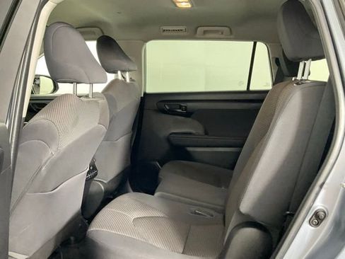 Used 2023 Toyota Highlander LE image 16