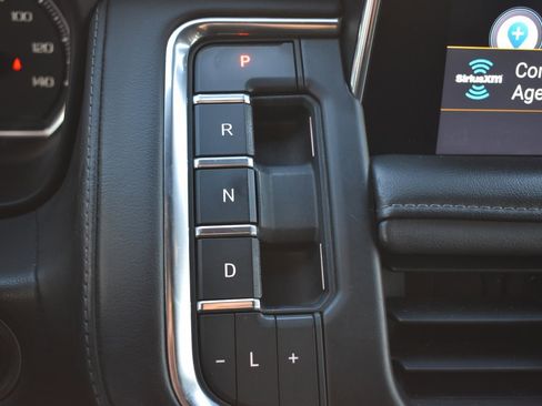 Used 2021 Chevrolet Suburban LT image 9