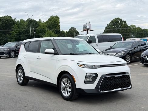 Used 2022 Kia Soul LX w/ Technology Package FWD image 4