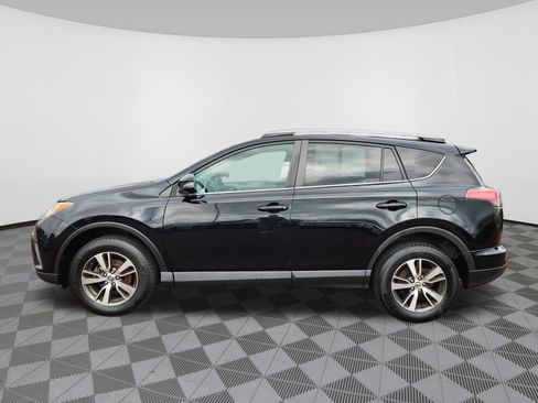 Used 2018 Toyota RAV4 XLE AWD/4WD image 5