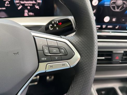 New 2026 Volkswagen Tiguan SE R-Line FWD image 23