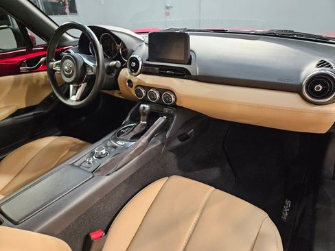 Used 2019 MAZDA MX-5 Miata RF Grand Touring RWD image 10