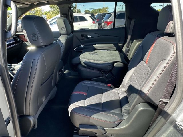 Certified 2025 Chevrolet Traverse RS w/ LPO, Floor Liner Package AWD/4WD image 18