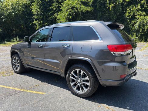 Used 2018 Jeep Grand Cherokee Overland AWD/4WD image 4