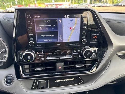 Used 2022 Toyota Highlander Limited FWD image 22