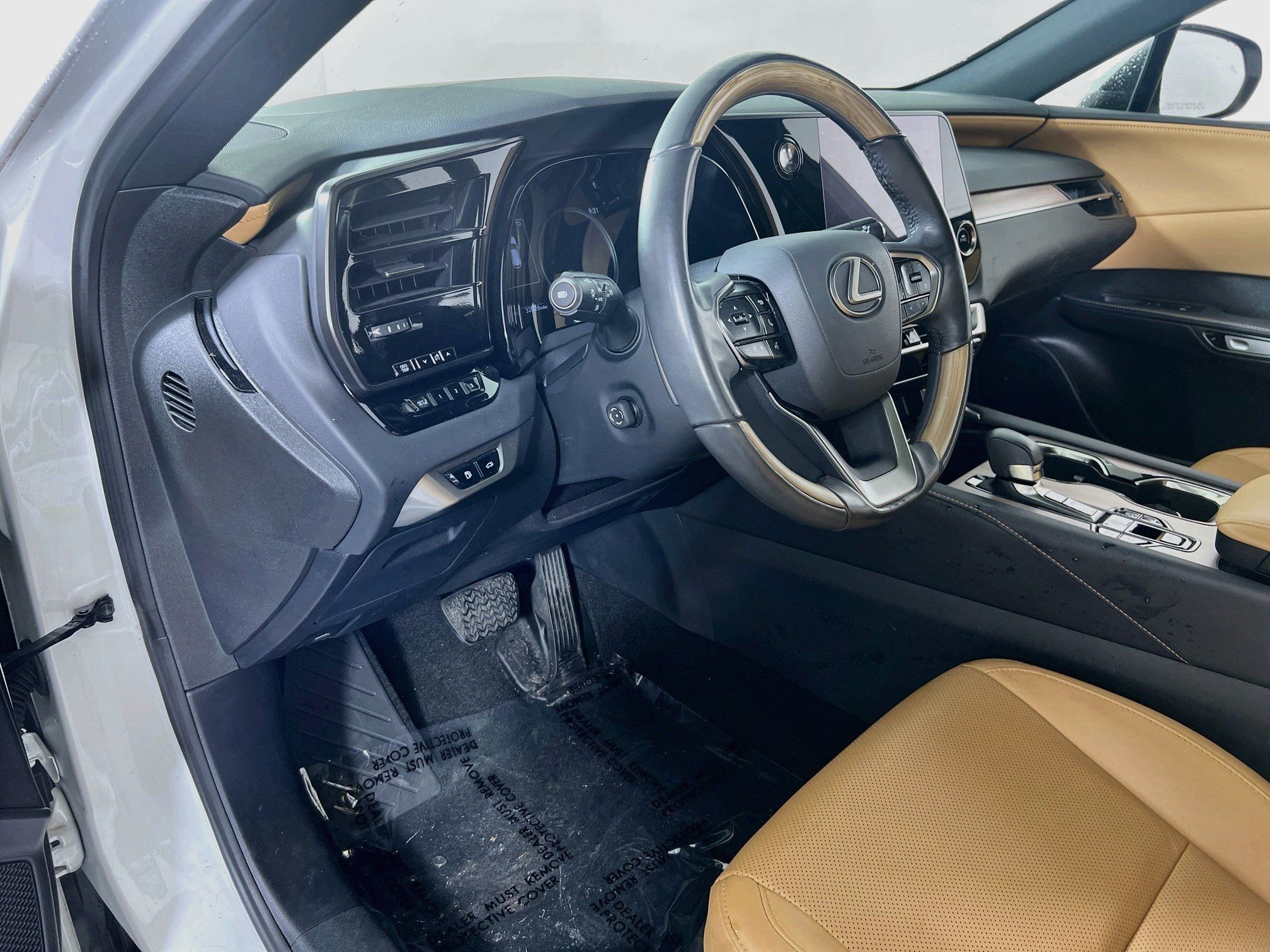 Used 2023 Lexus RX 350 Premium w/ Accessory Package AWD/4WD image 9