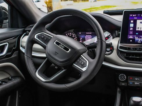 Used 2025 Jeep Compass Limited AWD/4WD image 26