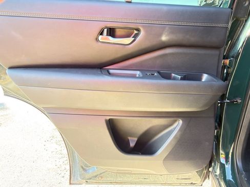 Used 2025 Nissan Pathfinder Platinum FWD image 22