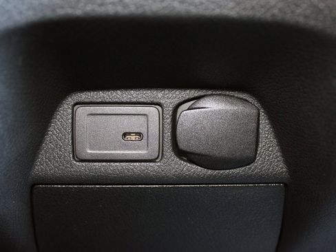 Used 2025 Mercedes-Benz Sprinter 2500 image 19