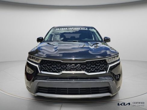 Certified 2022 Kia Sorento LX image 5
