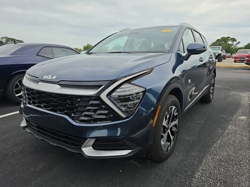 Certified 2024 Kia Sportage EX AWD/4WD image 4