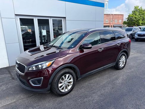Used 2017 Kia Sorento FWD w/ LX Convenience Package image 4
