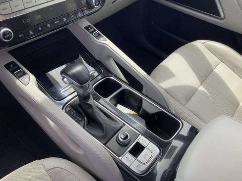 Used 2022 Kia Telluride EX w/ EX Premium Package FWD image 18