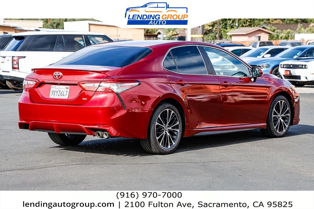 Used 2018 Toyota Camry SE w/ Accessory Appearance Package FWD image 4