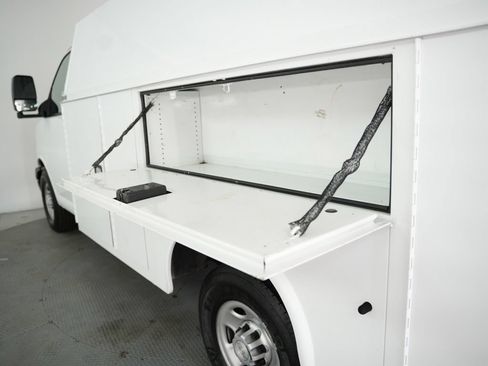 Used 2020 Chevrolet Express 3500 w/ Power Convenience Package RWD image 28