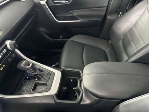 Used 2022 Toyota RAV4 XLE Premium image 21