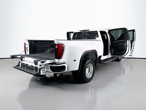 Used 2025 GMC Sierra 3500 Denali w/ Technology Package AWD/4WD image 28