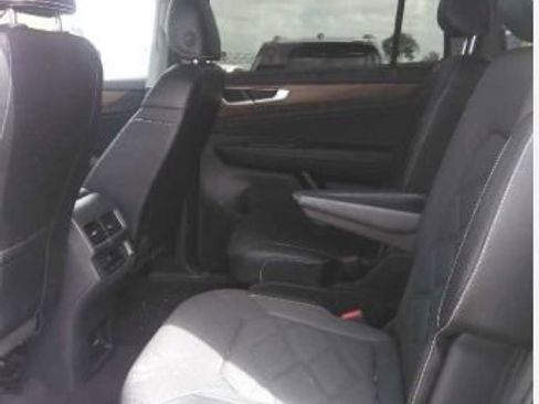 Used 2024 Volkswagen Atlas SE FWD image 11