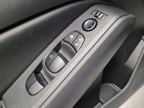 Used 2025 Nissan Altima 2.5 SV FWD image 27