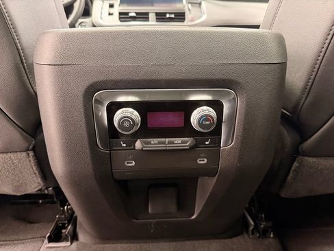 Used 2024 GMC Yukon SLT w/ SLT Premium Package AWD/4WD image 22