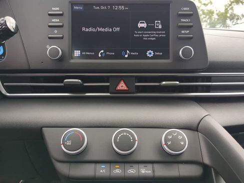 New 2025 Hyundai Elantra SE FWD image 28
