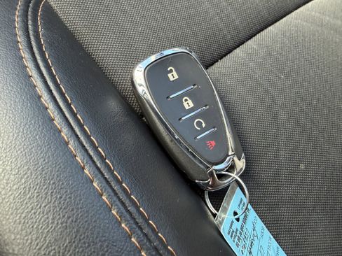 Used 2022 Chevrolet Trax LT w/ LT Convenience Package image 16